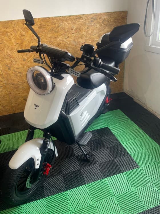 Moto STORM